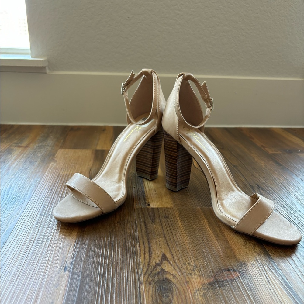 Olivia Fargiano Nude Heels